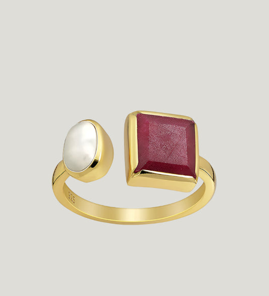 DYED SAPPHIRE AND PEARL RING