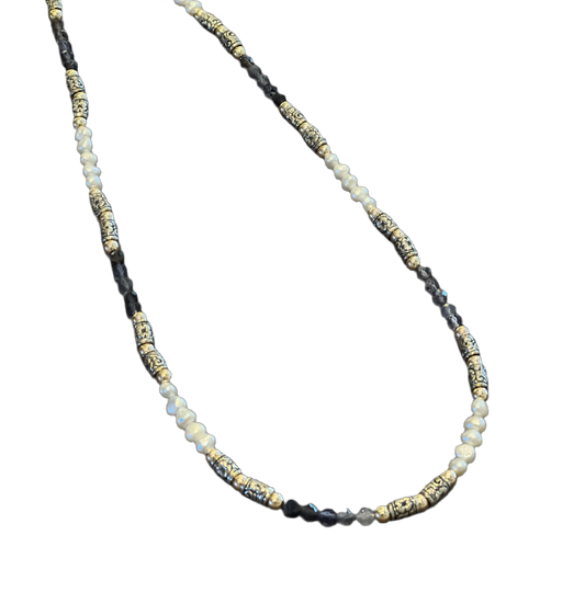 MIXED METAL BEADED NECKLACE WITH PEARLS