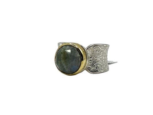 HANDMADE LABRADORITE RING WITH FLORAL DETAIL