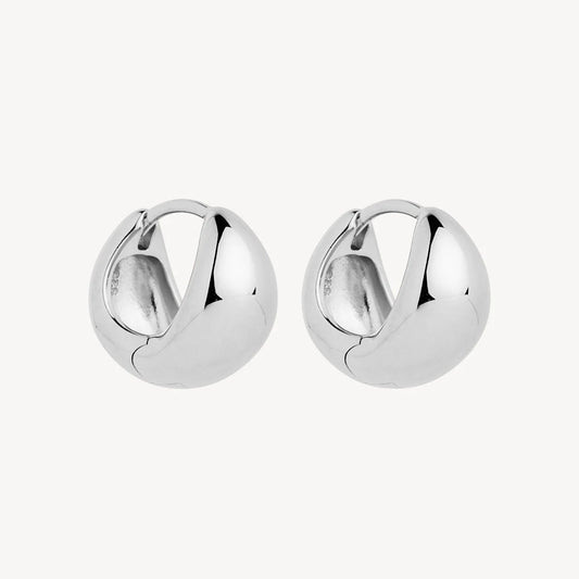 La Muse Huggie Earrings - Silver