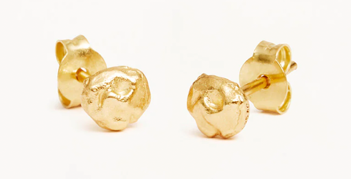 ALL KINDS OF BEAUTIFUL STUD EARRINGS - GOLD
