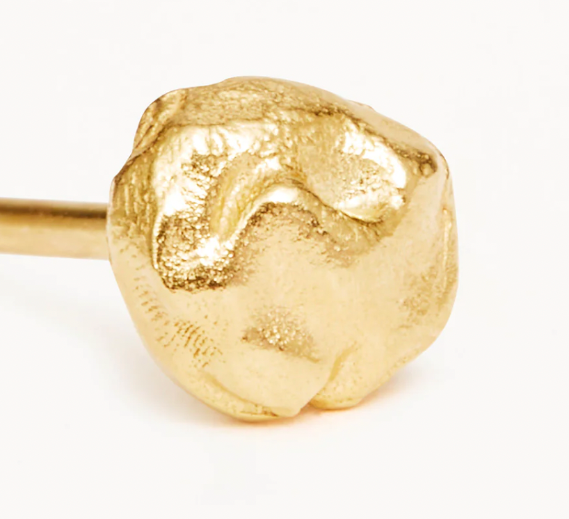 ALL KINDS OF BEAUTIFUL STUD EARRINGS - GOLD