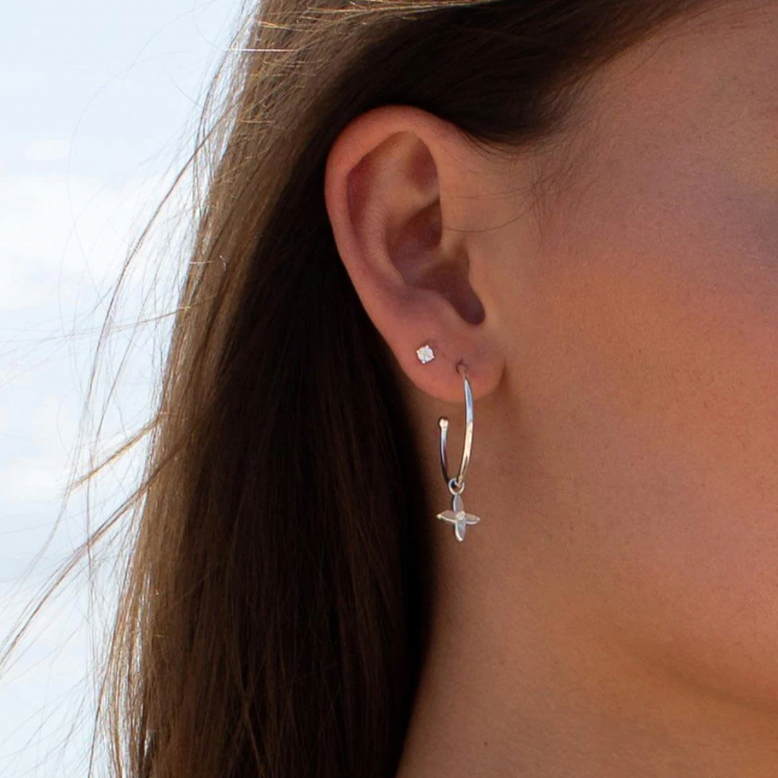 DESERT FLOWER MEDIUM HOOP EARRINGS - SILVER