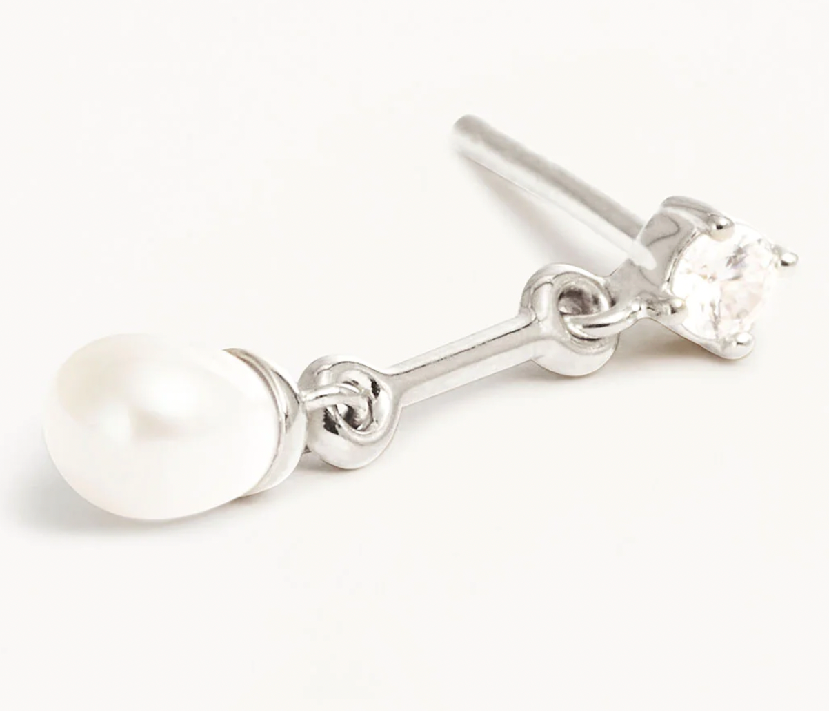 EMBRACE STILLNESS PEARL DROP EARRINGS - SILVER