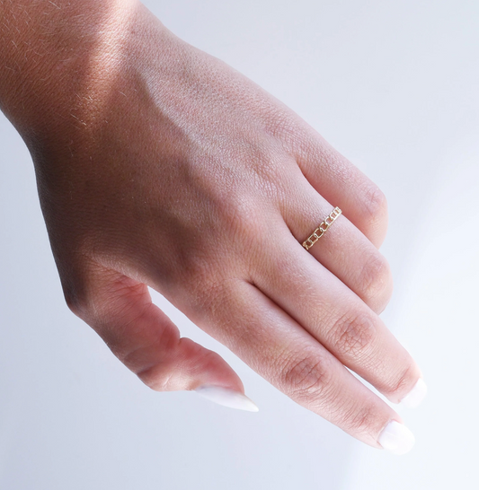 FINE RIDGID CHAIN RING VON TRESKOW LUXE