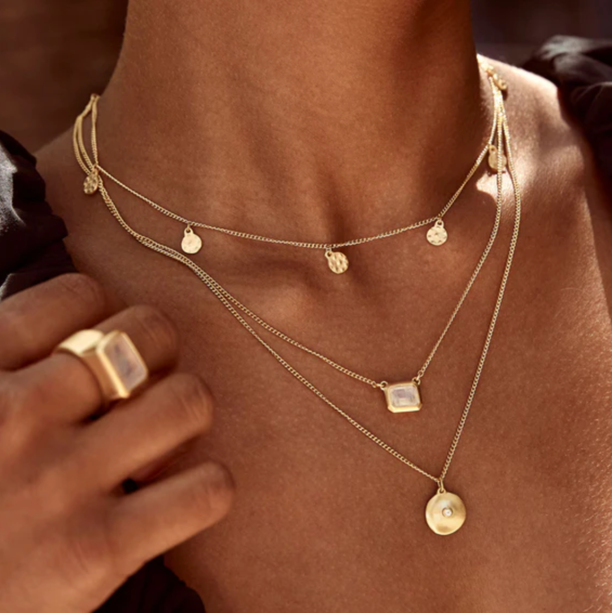 CLEO DISC NECKLACE - GOLD.