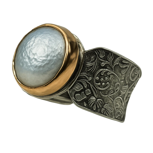 HANDMADE PEARL RING WITH FLORAL DETAIL