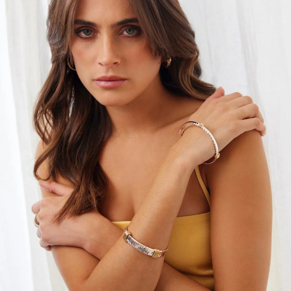 TUMBAGA AMARRES WIDE BANGLE