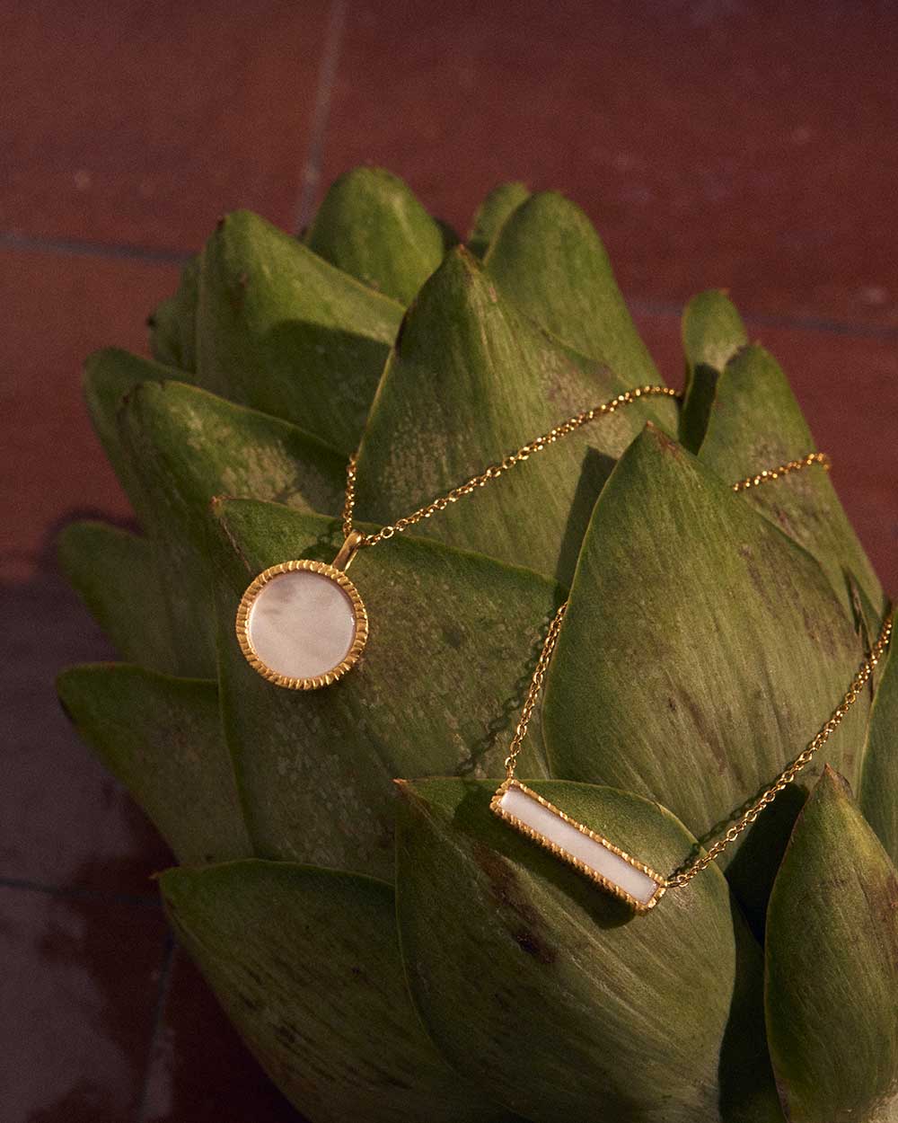 PERLA BAR NECKLACE