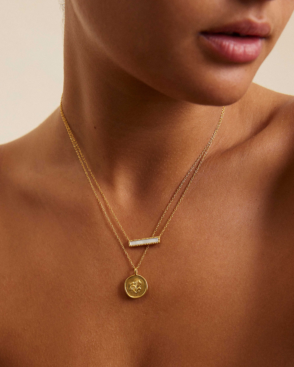 PERLA BAR NECKLACE