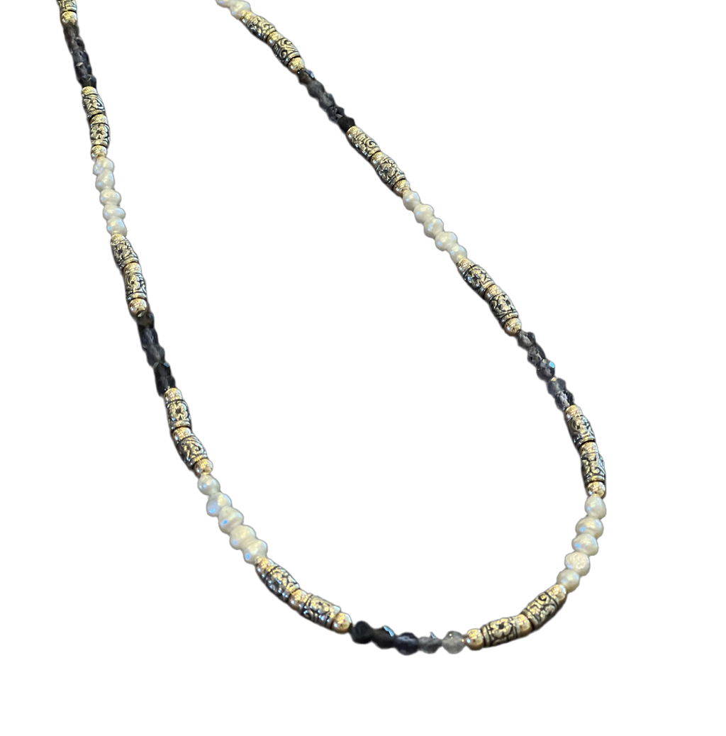 MIXED METAL BEADED NECKLACE WITH PEARLS