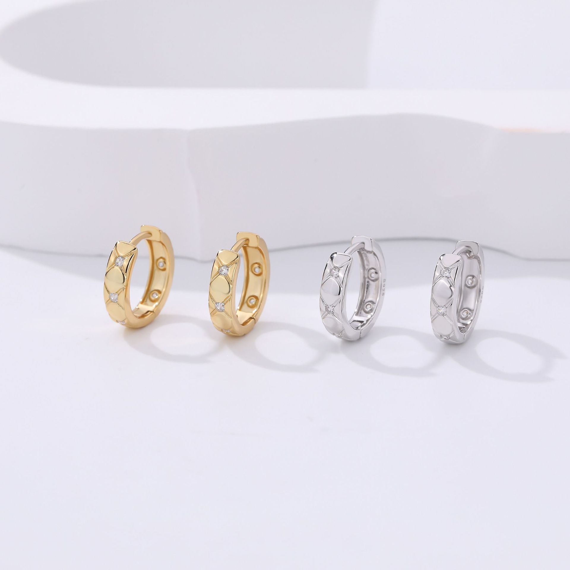 EARRINGS CZ CRISS CROSS 18K PLATED HUGGIES