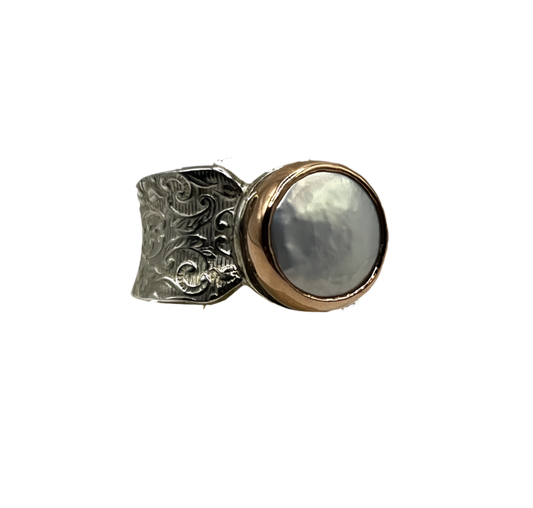 HANDMADE PEARL RING WITH FLORAL DETAIL