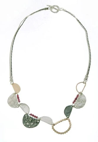 HANDMADE SEMI CIRCLE ALTERNATING GARNET NECKLACE