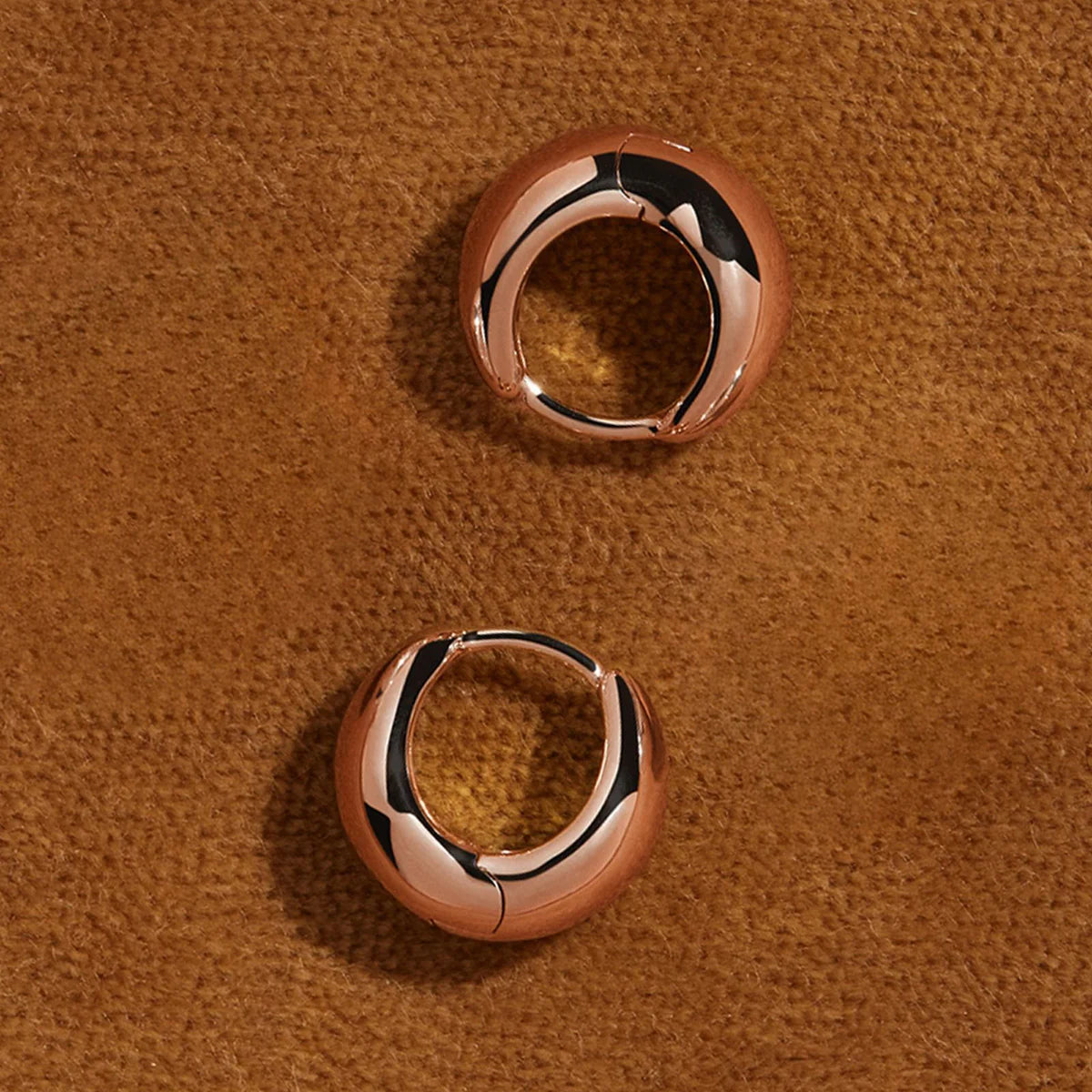La Muse Huggie Earrings - Rose Gold