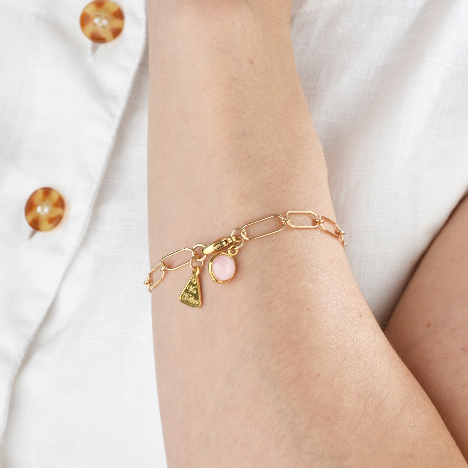 OPEN CLIP CHAIN BRACELET WITH PINK OPAL BEAD