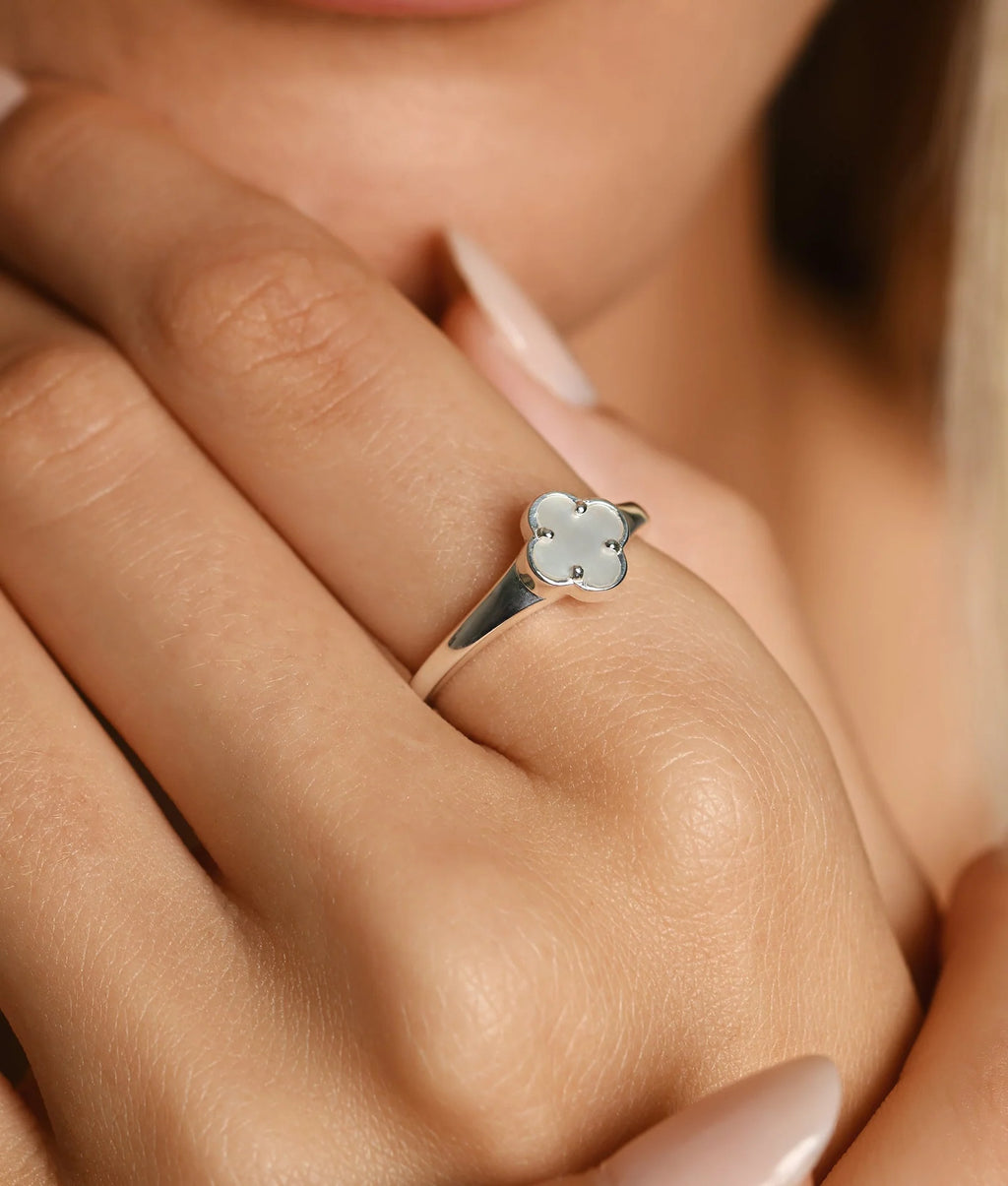 MINI CLOVER RING (MOTHER OF PEARL)