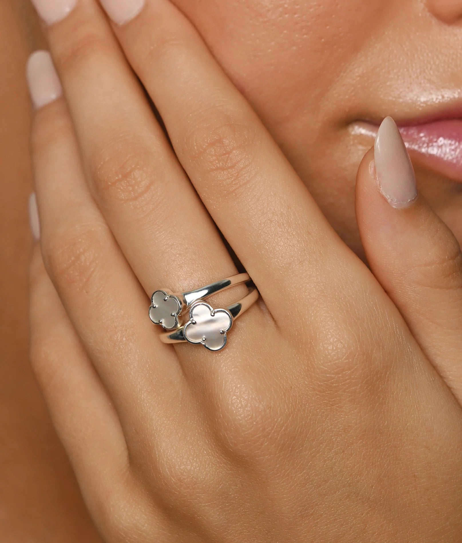 CLOVER RING (MOTHER OF PEARL)