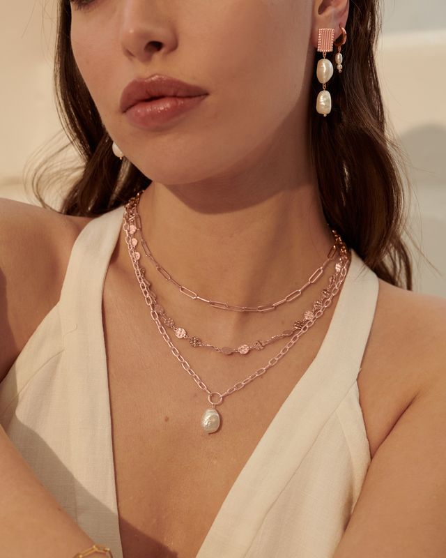 APHRODITE GODDESS PEARL DROP NECKLACE - ROSE GOLD