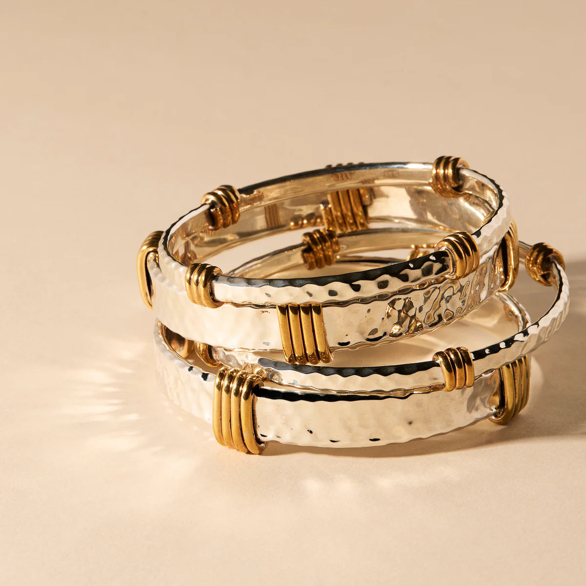 TUMBAGA AMARRES WIDE BANGLE