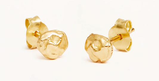 ALL KINDS OF BEAUTIFUL STUD EARRINGS - GOLD