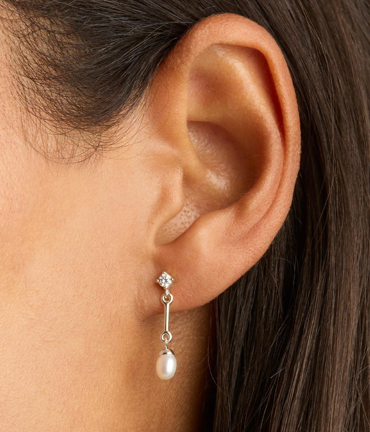 EMBRACE STILLNESS PEARL DROP EARRINGS - SILVER