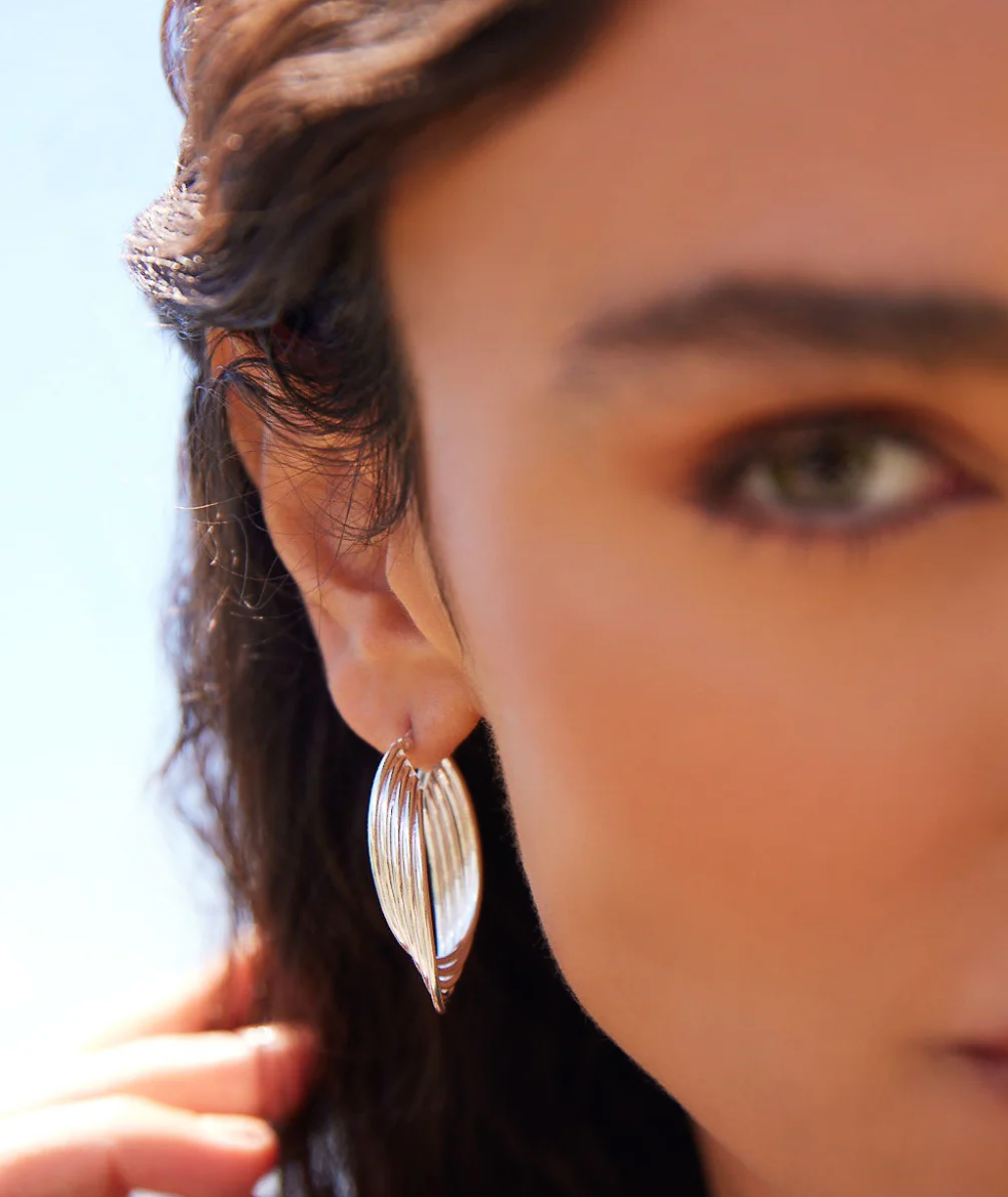 AWAKEN OVAL HOOP EARRINGS (STERLING SILVER)