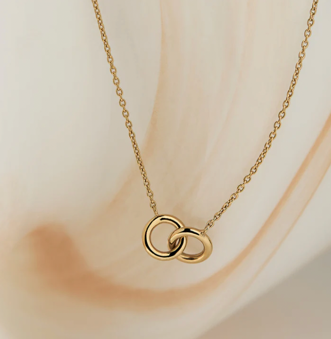 EMBRACE NECKLACE