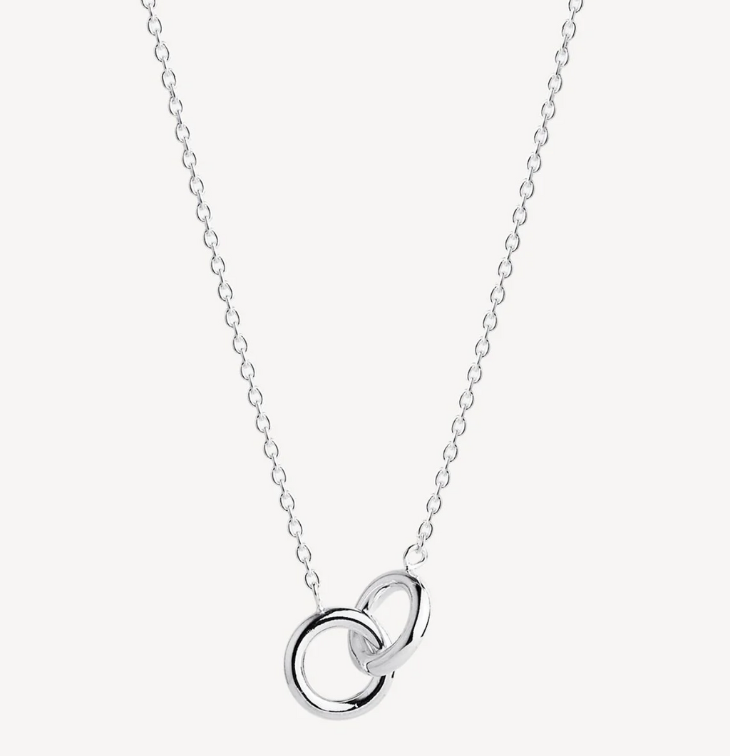EMBRACE NECKLACE - SILVER
