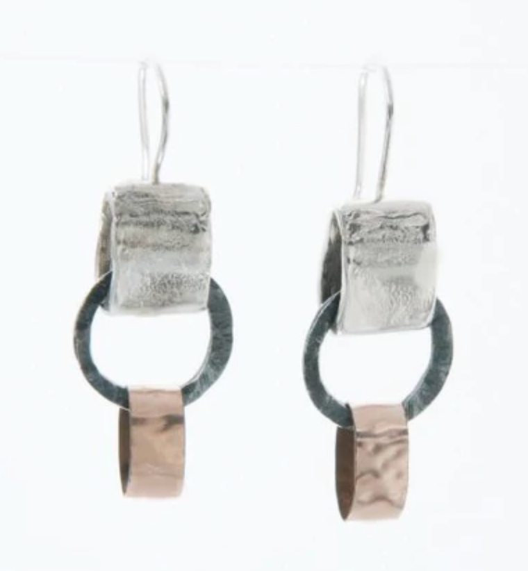 FLAT DISK EARRINGS WITH TWO GOLD RINGS