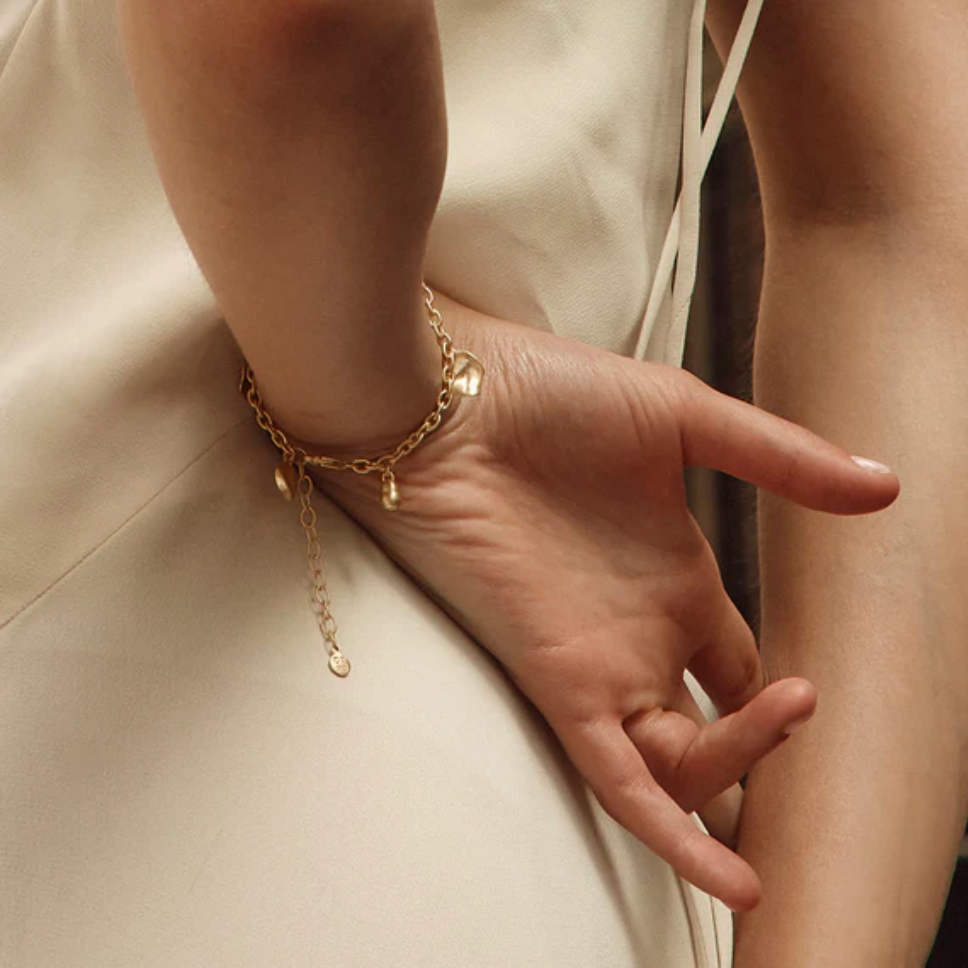 GOLD NOMAD TRINKET BRACELET