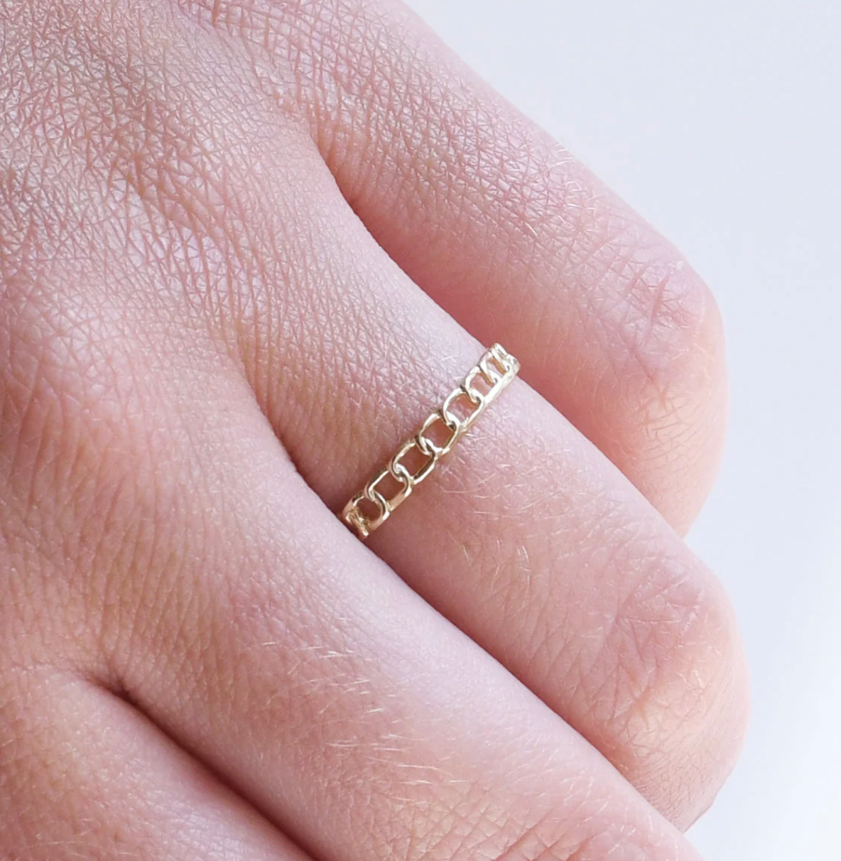 FINE RIDGID CHAIN RING VON TRESKOW LUXE