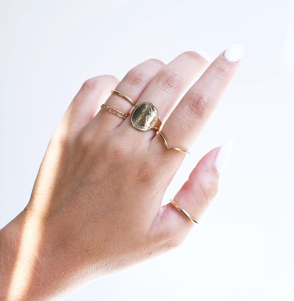 FINE RIDGID CHAIN RING VON TRESKOW LUXE