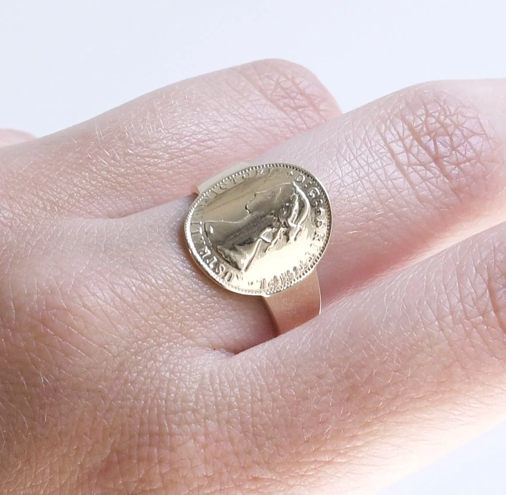 MINI CURVED COIN RING VON TRESKOW LUXE
