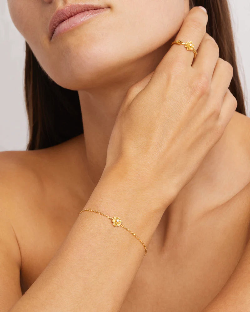 BLOOM WITHIN LOTUS BRACELET 18K GOLD VERMEIL