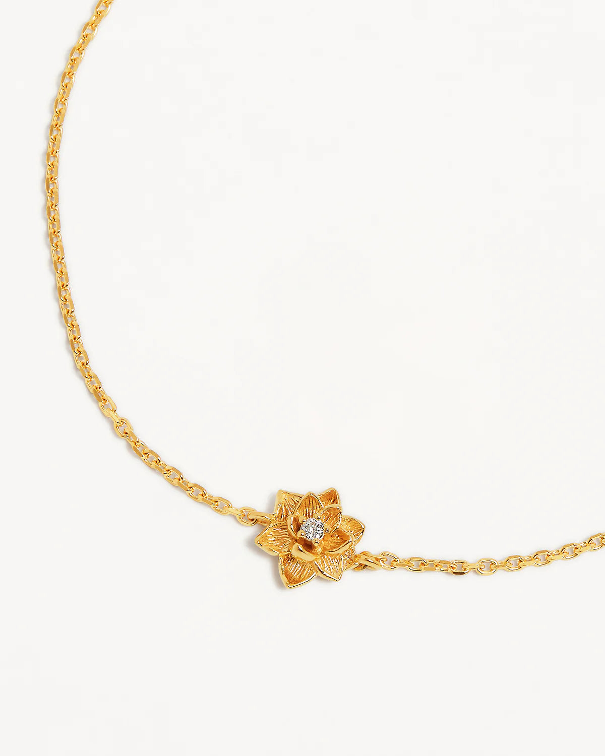 BLOOM WITHIN LOTUS BRACELET 18K GOLD VERMEIL