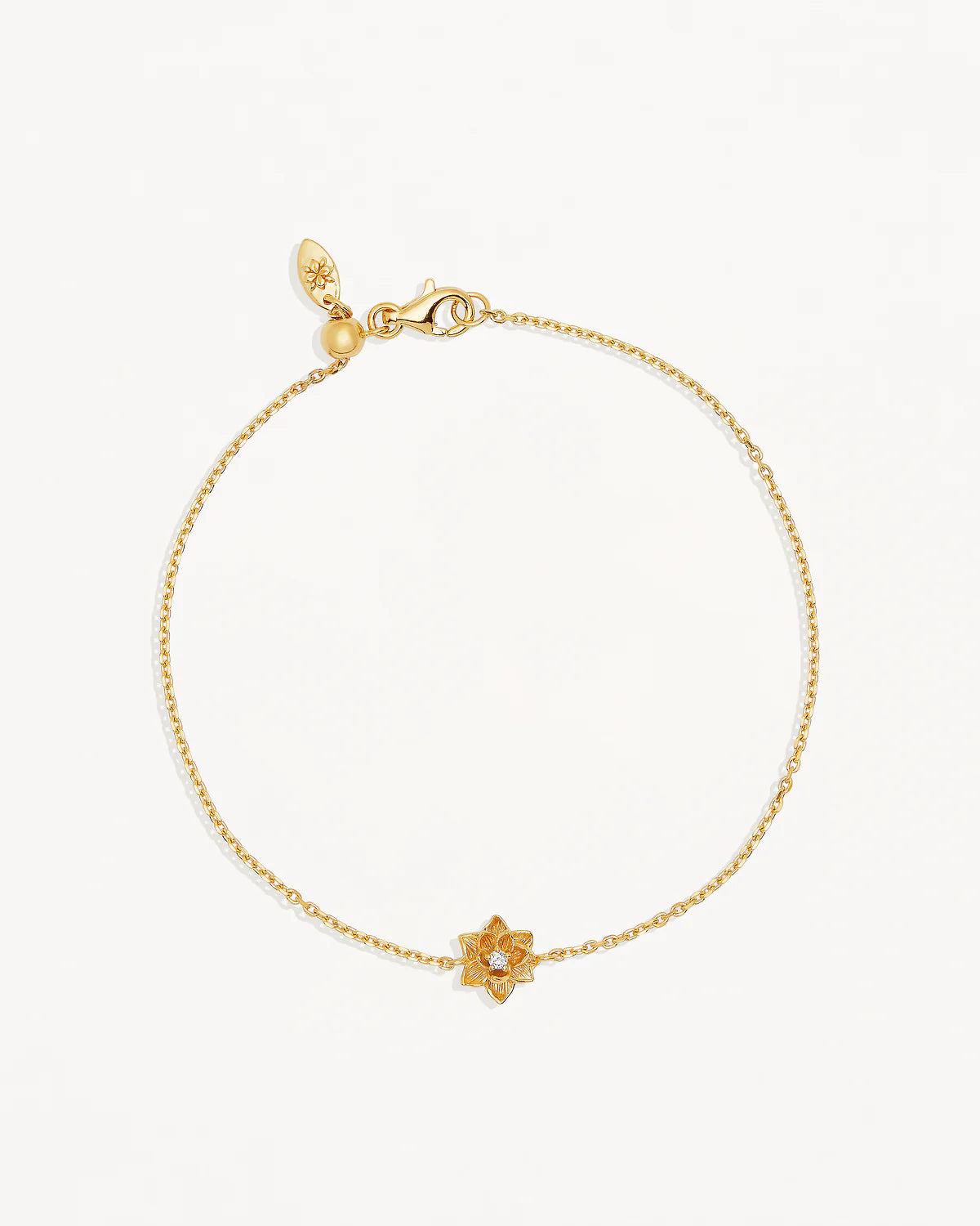 BLOOM WITHIN LOTUS BRACELET 18K GOLD VERMEIL