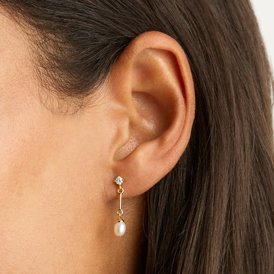 GOLD EMBRACE STILLNESS PEARL DROP EARRINGS