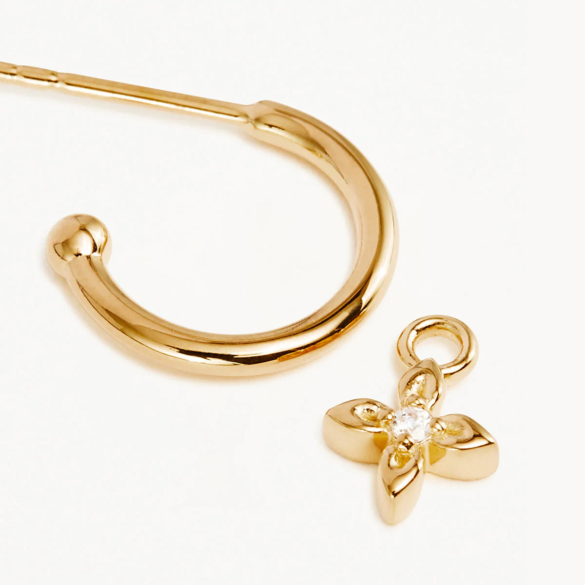 LIVE IN LIGHT HOOPS - GOLD