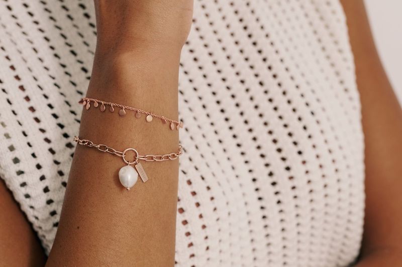 APHRODITE GODDESS PEARL DROP BRACELET - ROSE GOLD