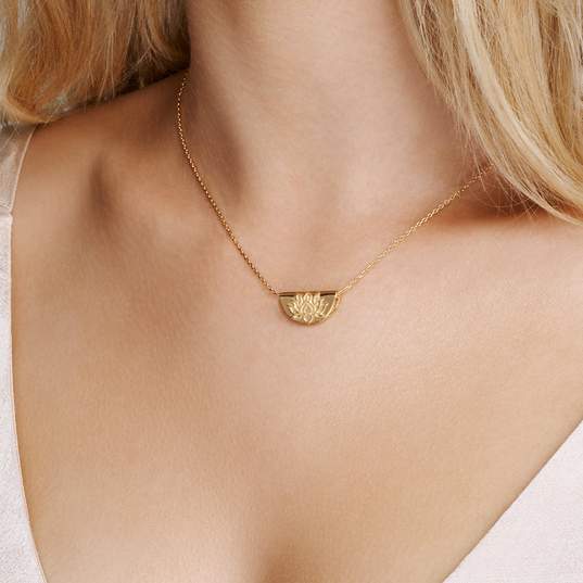 GOLD LOTUS SHORT NECKLACE