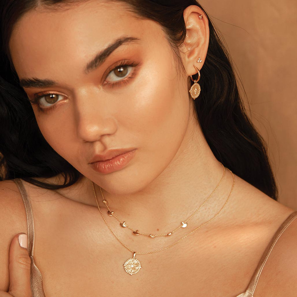 PENDANT DISC NECKLACE IN YELLOW GOLD